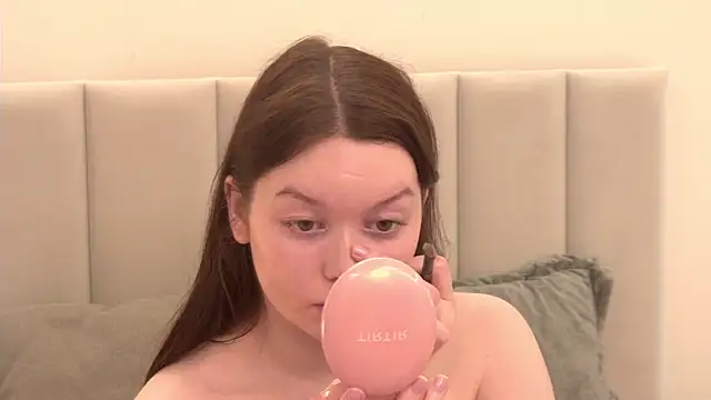 VickiBanx online show from March 25, 2026, 4:18 am