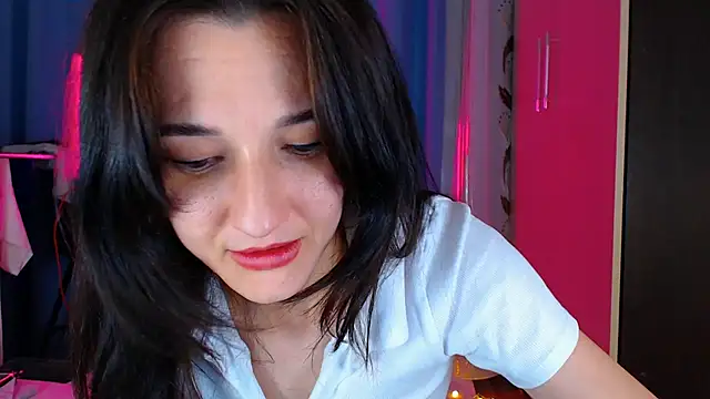 Dorotty  online show from November 3, 2025, 12:24 am