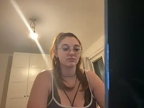 YoungLina online show from December 3, 2025, 7:23 pm