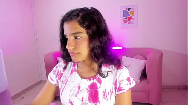 Mia Greco1 online show from November 5, 2025, 11:54 am