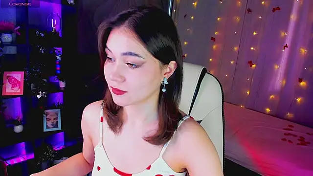 MistyLovia online show from March 19, 2026, 9:46 am