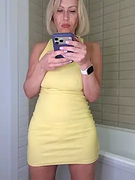 Elle Milfa online show from June 3, 2026, 8:25 pm