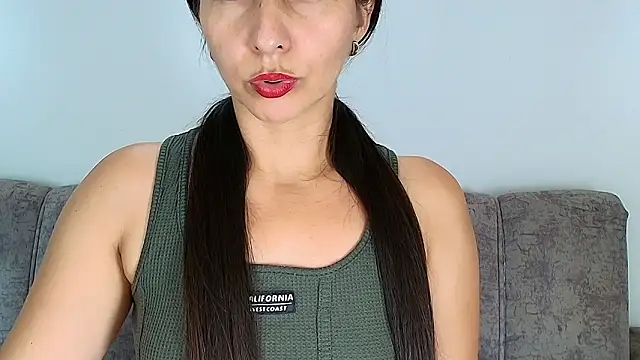 alana pink95 online show from November 13, 2025, 7:02 pm