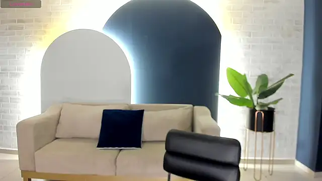BellaConnorX online show from May 12, 2026, 4:42 am