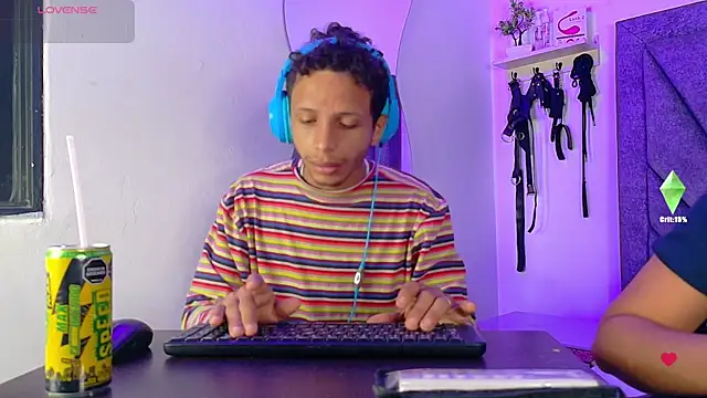 Snapshot of DamianandEva chatting on May 20, 2026, 12:55 pm DamianandEva online show from May 20, 2026, 12:55 pm
