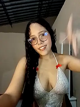 Snapshot of Sweett_Ladie chatting on November 8, 2025, 11:14 pm Sweett Ladie online show from November 8, 2025, 11:14 pm