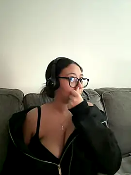 minha baby online show from November 30, 2025, 4:22 pm