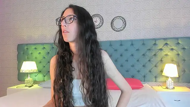 Snapshot of GirafMusic chatting on March 17, 2026, 1:36 pm GirafMusic online show from March 17, 2026, 1:36 pm