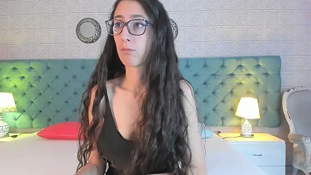 Snapshot of GirafMusic chatting on March 19, 2026, 1:26 pm GirafMusic online show from March 19, 2026, 1:26 pm