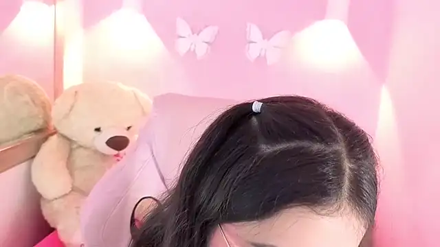 Snapshot of Little_arii chatting on April 10, 2026, 7:07 pm Little arii online show from April 10, 2026, 7:07 pm