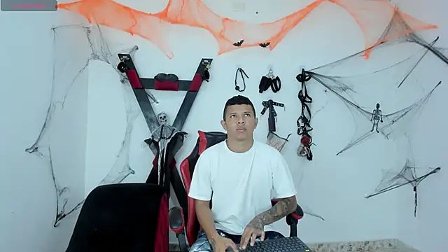 Snapshot of Steven19_LatinBoy chatting on October 30, 2025, 12:06 pm Steven19 LatinBoy online show from October 30, 2025, 12:06 pm