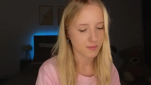 Snapshot of adele_armass chatting on March 19, 2026, 9:08 pm adele armass online show from March 19, 2026, 9:08 pm