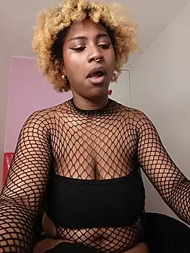 EvonyFoxxx online show from May 8, 2026, 10:59 pm