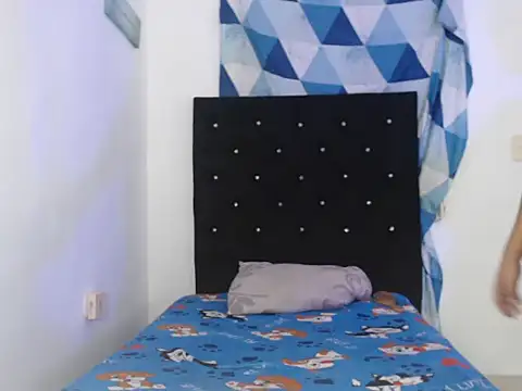 zoelittle3 online show from October 31, 2025, 1:17 am