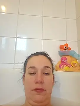 Girlysensuelle online show from February 4, 2026, 8:09 am