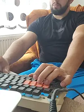 strongcoffee10 online show from October 31, 2025, 10:05 am