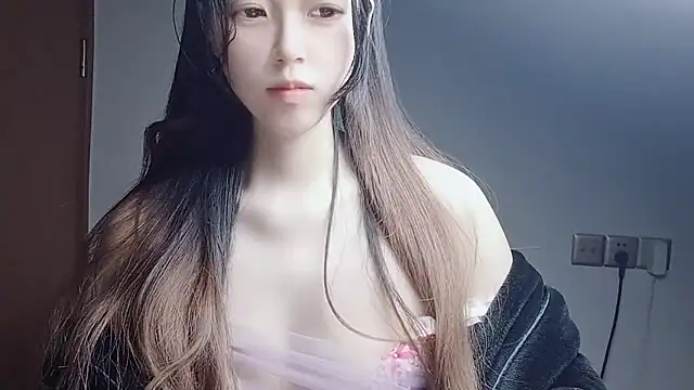 JuliaNoir online show from January 7, 2026, 2:52 pm