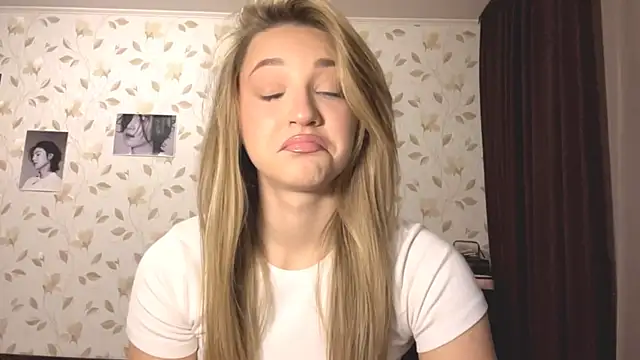 Snapshot of OrethaEredia chatting on October 30, 2025, 4:30 pm OrethaEredia online show from October 30, 2025, 4:30 pm