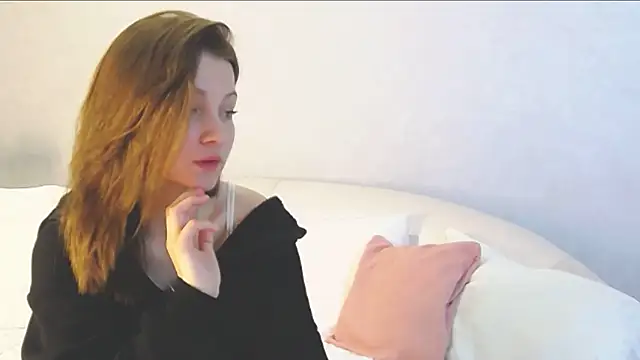 Molly Mavis online show from November 4, 2025, 4:00 am