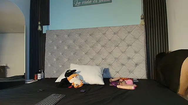 Liia Leens online show from November 26, 2025, 4:02 am