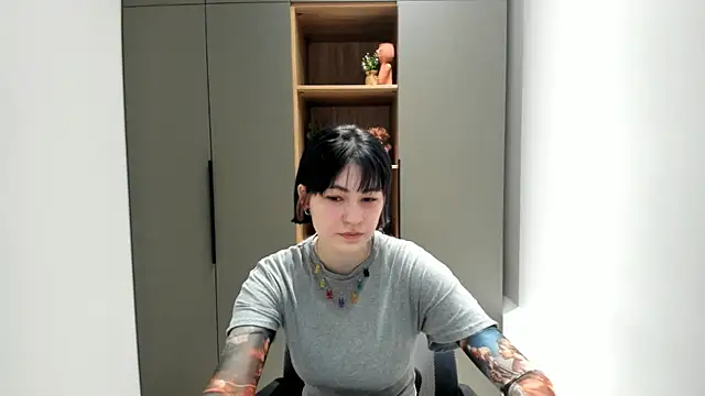 Snapshot of GloriaLemanski chatting on November 2, 2025, 3:42 am GloriaLemanski online show from November 2, 2025, 3:42 am