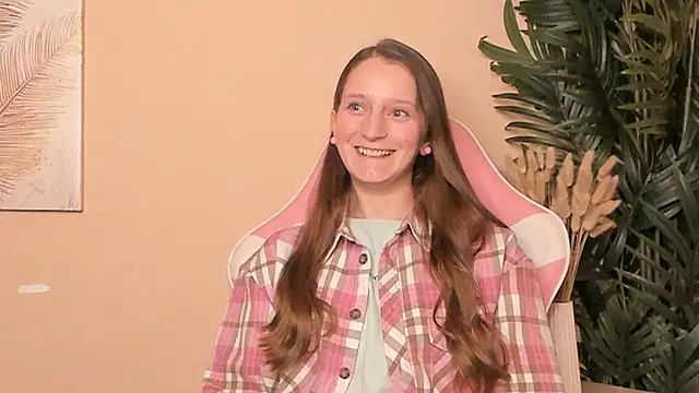 Snapshot of EwaBuiKama chatting on October 31, 2025, 3:24 pm EwaBuiKama online show from October 31, 2025, 3:24 pm