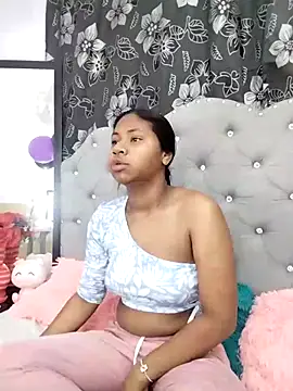 valentinavega18x online show from December 17, 2025, 6:19 am