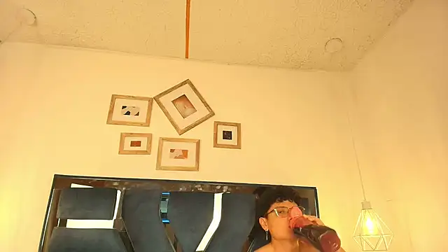 Zoe And Dylan  online show from December 1, 2025, 12:32 pm