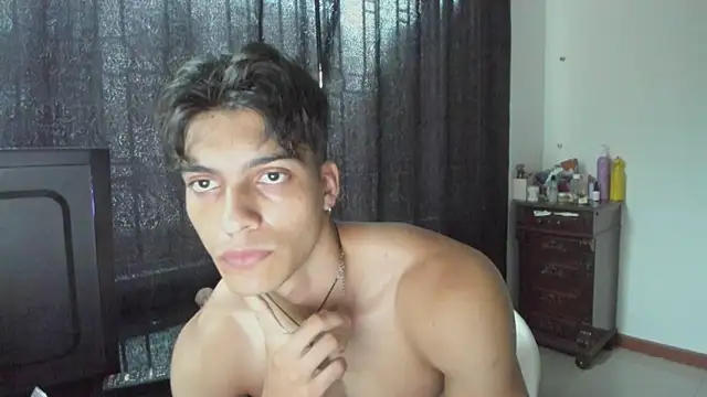 AlessioVitale online show from March 31, 2026, 11:32 am