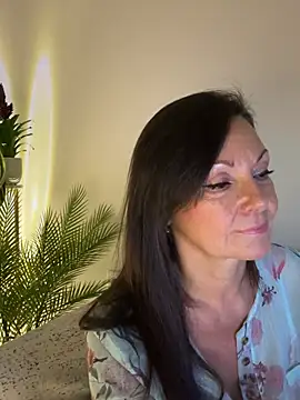 HotLdyllic online show from April 30, 2026, 4:13 pm