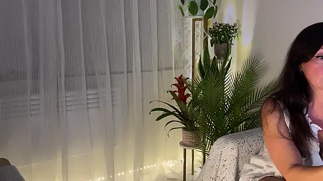 HotLdyllic online show from May 3, 2026, 7:42 pm