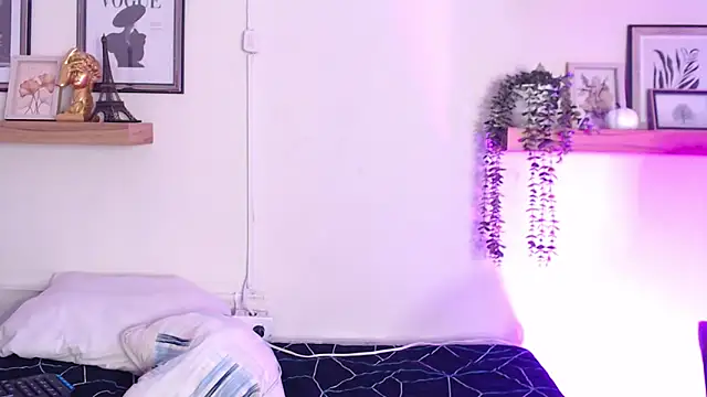 Madisonkay online show from April 24, 2026, 7:05 pm