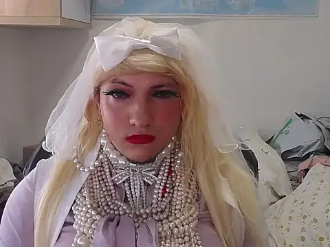 VanesaCrossic online show from May 9, 2026, 9:47 am