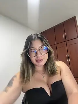 Eve Miiller online show from May 8, 2026, 5:24 am