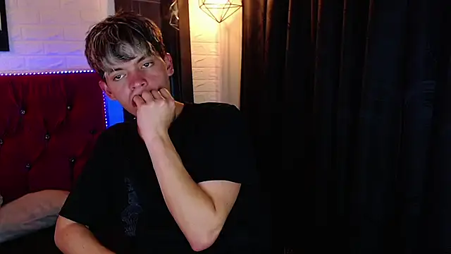 frankboyx online show from November 17, 2025, 8:14 pm