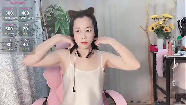 Lingling-Baby520 online show from June 13, 2026, 8:01 am