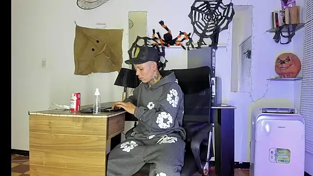 xxxTerrysxxx online show from October 31, 2025, 6:47 am