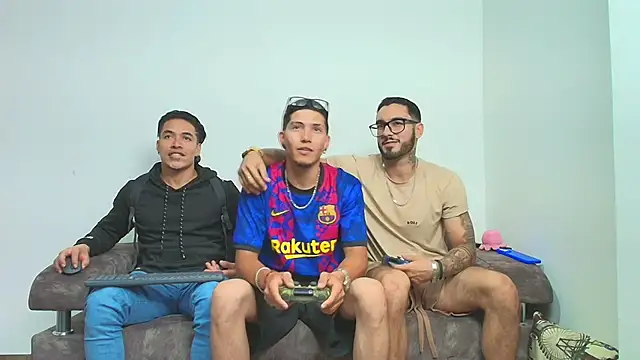 thebadboys05 online show from November 29, 2025, 2:03 am