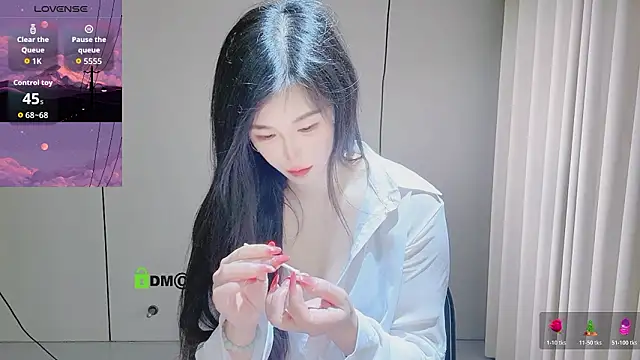 Snapshot of YunShan-33 chatting on March 18, 2026, 1:53 am YunShan-33 online show from March 18, 2026, 1:53 am