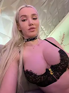 Snapshot of Lana-Grey chatting on February 25, 2026, 8:40 pm Lana-Grey online show from February 25, 2026, 8:40 pm