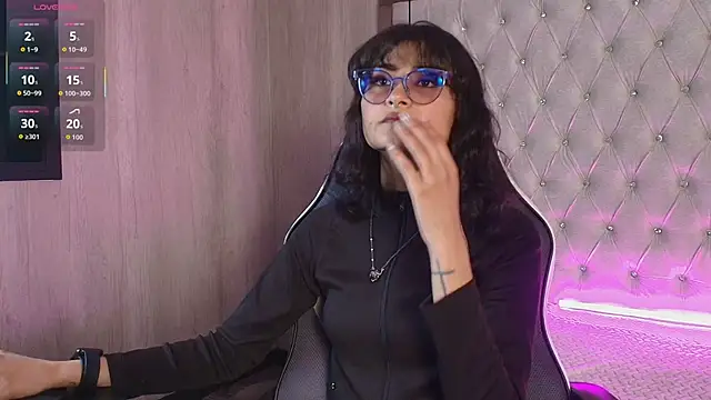 liliclan  online show from November 4, 2025, 12:59 pm