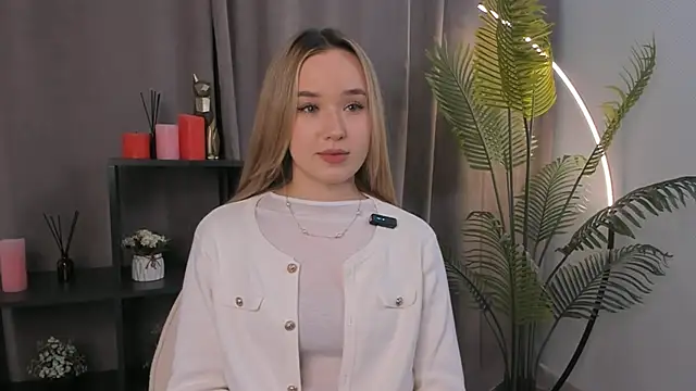 Snapshot of EveMcclearen chatting on November 3, 2025, 7:31 am EveMcclearen online show from November 3, 2025, 7:31 am