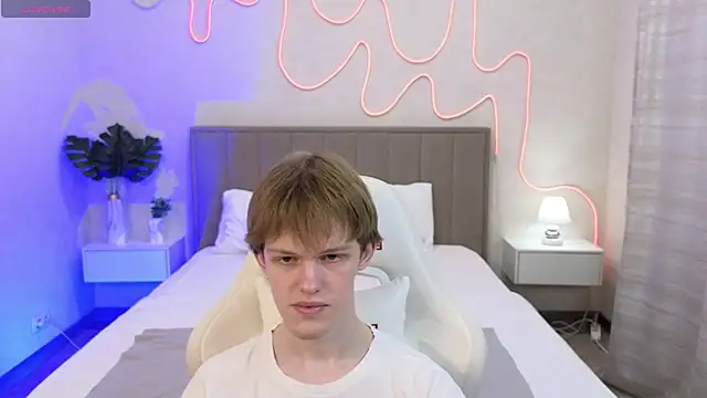 Fakeangel87 online show from November 3, 2025, 1:08 am