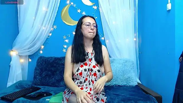 Lauryn Jones online show from November 25, 2025, 2:06 pm