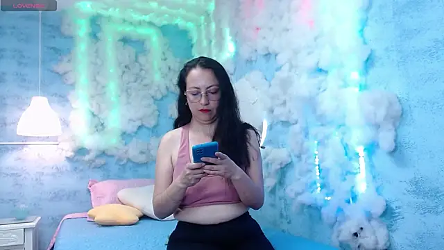 Lauryn Jones online show from February 5, 2026, 7:51 pm