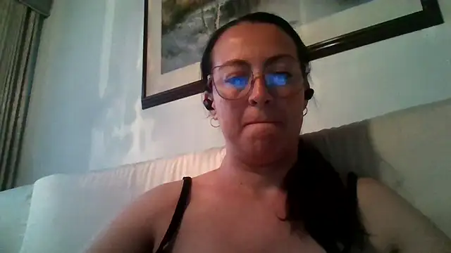 Lauryn Jones online show from April 5, 2026, 10:40 pm