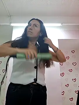 Lauryn Jones online show from June 19, 2026, 5:39 pm