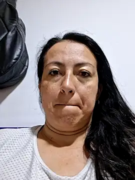 Lauryn Jones online show from June 30, 2026, 3:07 am