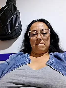 Lauryn Jones online show from July 1, 2026, 4:03 am