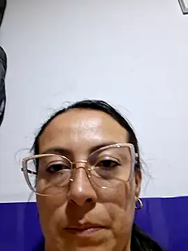 Lauryn Jones online show from July 5, 2026, 2:18 am